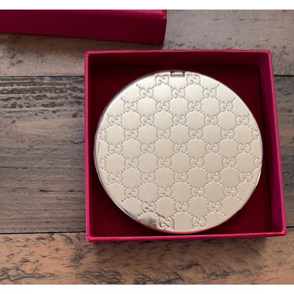 New Gucci Parfums Gold GG Embossed Compact Mirror With box - Picture 6 of 7